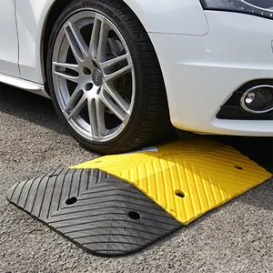 factory direct supply road Rubber Speed Hump Car Speed Blocks safety striped yellow-black Vehicle rubber speed bumps