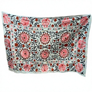 Funda de Sofá Tradicional Floral Suzani Kantha, Hecha a Mano, 100% Algodón No Tejido, Transpirable, Peso Medio, Multicolor, Bordada - Product Image 3