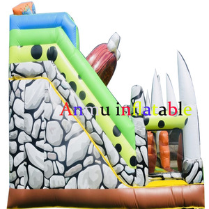 Château gonflable à thème biscuits, favori des enfants, avec toboggan inclus, taille personnalisable. - Product Image 4