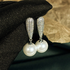 Orecchini Pendenti con Perle Simulate in Zircone per Donne, Eleganti Gioielli per Matrimoni, Fidanzamenti e Feste - Product Image 3