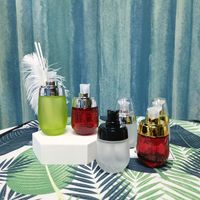 Bouteille d'émulsion en verre dépoli de haute qualité de luxe de couleur jaune rose avec tête de pompe à collier en argent rose pour crème pour le visage