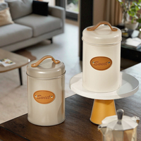 Pâtisserie cuite au four boîte en fer blanc scellée plastique pour animaux de compagnie croustillant boeuf caramel neige croustillant cacao fruits roulé biscuit chocolat variété pour animaux de compagnie