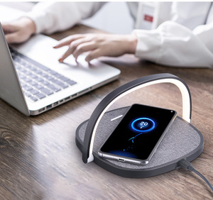 Lampe de chevet moderne avec charge sans fil, lumière de table de chevet LED à commande tactile et à intensité variable pour la chambre des enfants et des adultes - Product Image 2