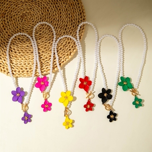 Gioielli europei e americani, collana di perle con ciondolo a fiore in lega semplice e alla moda, design elegante e versatile. - Product Image 4