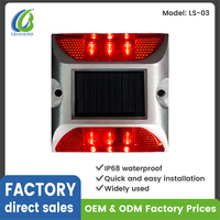 Échantillon disponible : Marqueur routier solaire LS-03 en aluminium avec LED, étanche IP68, capacité de charge de 20 tonnes
