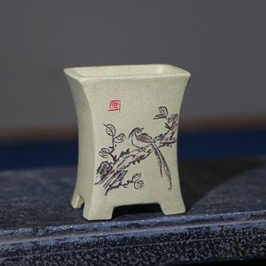 Pot à bonsaï miniature en argile violette fait main avec un motif d'oiseaux et de fleurs de style chinois pour plantes de la taille d'une paume - Product Image 1