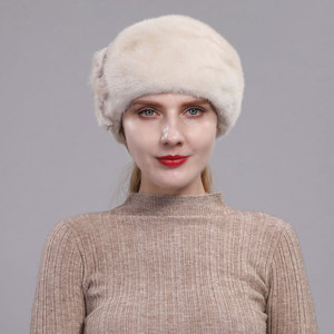 Chapeau d'hiver en <span class=keywords><strong>fourrure</strong></span> de vison rond personnalisé pour femmes, chapeau tricoté mignon pour un usage quotidien en extérieur avec des motifs imprimés et brodés - Product Image 1