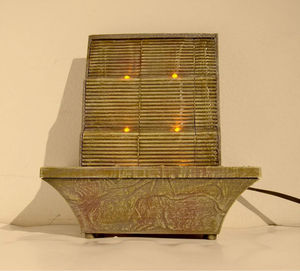 Fontaine d'eau en polyrésine avec lumière LED - Product Image 1