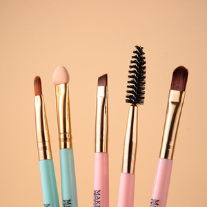 Pinceau de maquillage OEM personnalisé pour un seul œil <span class=keywords><strong>Brosse</strong></span> à cils cosmétique Tête inclinée <span class=keywords><strong>Brosse</strong></span> à fard à paupières en nylon à pointe éponge douce pour sourcils - Product Image 3