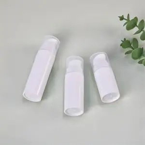 उच्च गुणवत्ता वाली पीपी प्लास्टिक 15 मिलीलीटर वायुहीन रीफिल करने योग्य बोतल वैक्यूम वायुहीन लोशन सीरम पंप बोतल के साथ
