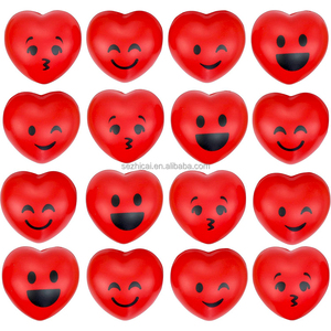 Jouets en mousse rouge anti-stress, balles à presser avec visage souriant, cœurs à presser pour enfants et adultes - Product Image 6