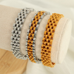 Correa de reloj de acero de titanio para hombres y mujeres, cierre plegable, estilo geométrico duradero, joyería para el día a día - Product Image 1