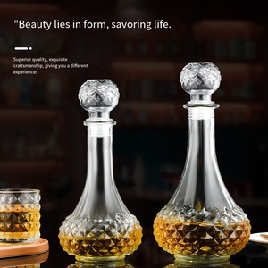 ขวดแก้วใสสำหรับเสิร์ฟสุรา ไวน์ และวิสกี้ สไตล์มินิมอลแบบนอร์ดิก - Product Image 3