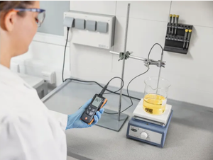 Thermomètre numérique Testo 110 NTC Pt100, instrument de mesure de température, compatible avec l'application - Product Image 1