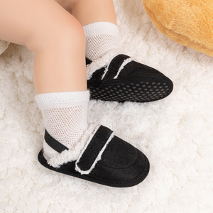 Pantoufles et sandales pour bébés à bout ouvert, glissades douces et confortables pour bébés avec design plat et léger, antidérapantes et respirantes pour l'hiver et l'été - Product Image 2