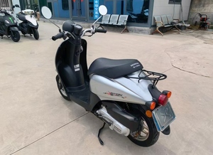 รถสกู๊ตเตอร์ Sundiro Ho Today <span class=keywords><strong>50cc</strong></span> รุ่นเรโทร เครื่องยนต์ 49cc สูบเดียว ระบายความร้อนด้วยอากาศ พร้อมเบาะนั่งต่ำ 715 มม. ผลิตในมณฑลเจียงซู - Product Image 3