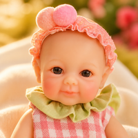 Poupée Reborn en Silicone Intégral de 8 Pouces, Éveillée, Yeux Ouverts, Combinaison à Carreaux Roses, Chapeau à Pompons, Poupée Nouveau-né pour Jeu d'Imitation