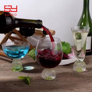 Ensemble de verres à vin en <span class=keywords><strong>verre</strong></span> fantaisie de style <span class=keywords><strong>médiéval</strong></span> vintage, à pied épais, à fond rond, vert et rayé - Product Image 4