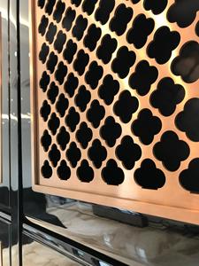 Armoire en verre noir brillant moderne de luxe, style Art déco, avec garniture en métal doré pour chambre à coucher - Product Image 2