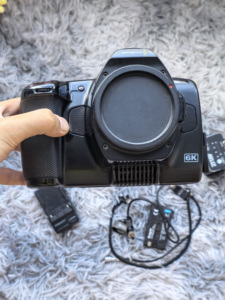 Cámara de Cine sin Espejo Blackmagic 6K Pro, 95% Nueva, Usada, con Sensor Super 35, Solo Cuerpo - Product Image 2