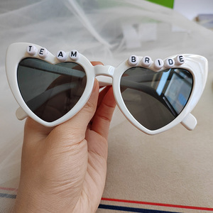 Gafas <span class=keywords><strong>de</strong></span> Sol con Forma <span class=keywords><strong>de</strong></span> Corazón para <span class=keywords><strong>Despedida</strong></span> <span class=keywords><strong>de</strong></span> <span class=keywords><strong>Soltera</strong></span>, Gafas <span class=keywords><strong>de</strong></span> Sol Decorativas con Letras <span class=keywords><strong>de</strong></span> Diamantes para Novia, Artículos para <span class=keywords><strong>Despedida</strong></span> <span class=keywords><strong>de</strong></span> <span class=keywords><strong>Soltera</strong></span> - Product Image 5