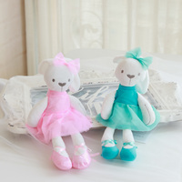 Vente en gros d'un nouveau design personnalisé de lapin avec un costume de ballet, peluche douce, poupée de compagnon pour enfants, enfants, lapin