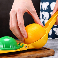 Gebruiksvriendelijke, handige citruspers, efficiënt dubbelwandig ontwerp, vers sap, aluminiumlegering, duurzaam, vaatwasserbestendig, fruit.