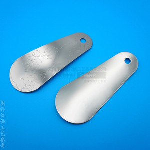 Chausse-pied en métal personnalisé en alliage d'aluminium brossé avec trou pour accessoires de chaussures - Product Image 1