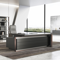 Bureau de direction moderne au design élégant, mobilier de bureau, bureau d'ordinateur, bureau de patron avec armoire