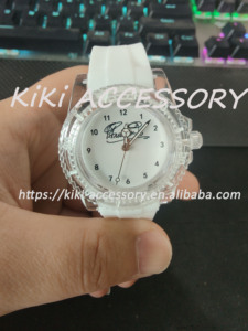 Montre Personnalisée en Silicone Montre Personnalisée à Personnaliser Hommes Femmes Quartz Sport Montre-Bracelet Personnalisée Impression Photo - Product Image 6