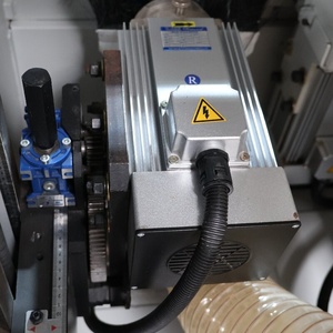 Machine de fraisage de chants double face CNC personnalisée pour le travail du <span class=keywords><strong>bois</strong></span>, idéale pour la fabrication de portes, meubles et fenêtres <span class=keywords><strong>en</strong></span> <span class=keywords><strong>bois</strong></span> massif - Product Image 3