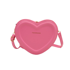 Borsa a tracolla a forma di cuore 2024 stile <span class=keywords><strong>fresco</strong></span> da donna graziosa Mini borsa d'amore con lettera alla moda borsa a tracolla impermeabile alla moda per - Product Image 5