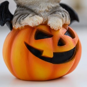 Witt Halloween Citrouille décorations Mal petit chat assis sur une citrouille statue bar jardin d'enfants <span class=keywords><strong>zoo</strong></span> centre commercial scène décorations - Product Image 4