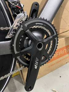 Vélo de Course Léger R10 Pro 22 Vitesses en Fibre de Carbone avec Freins à Disque et Caractéristiques Aérodynamiques – Version Sport M-R10 – Offre Spéciale - Product Image 5