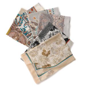 أحدث وشاح شتوي مربع مصمم حسب الطلب من الصوف للنساء، طباعة فاخرة ناعمة وأنيقة، تدفئة للرقبة، وشاح رأس من الكشمير - Product Image 1