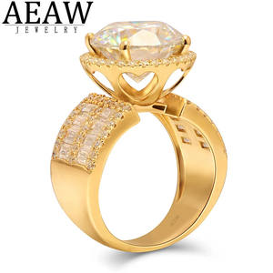 Anello di fidanzamento in Moissanite tonda 10k, 6.0ct' - Product Image 5