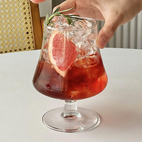 Verre à cocktail moderne minimaliste sur pied en verre de chaux pour café glacé, boissons froides et eau pétillante