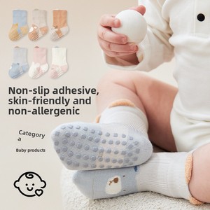 2025 PRIMAVERA/otoño NIÑOS <span class=keywords><strong>Calcetines</strong></span> antideslizantes de suelo de media tripulación suelas de puntos de dibujos animados algodón antimicrobiano <span class=keywords><strong>Primeros</strong></span> <span class=keywords><strong>pasos</strong></span> gateando primero - Product Image 1