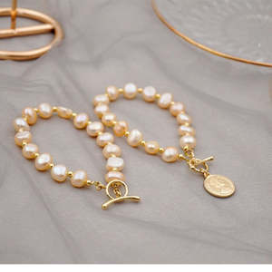 WENCHI Pulsera hecha a mano con perlas de agua dulce para mujer con diseño fluido, color blanco, 15-16 cm - Product Image 6