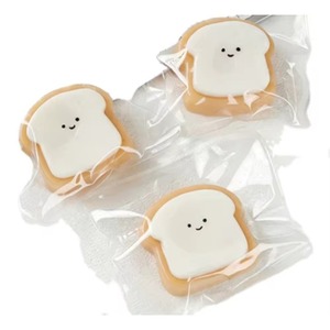 Juguete Antiestrés de Rebanada de Pan con Forma de Expresión, de Rebote Lento y Textura Ultrasuave Tipo Masa, Venta al por Mayor - Product Image 6