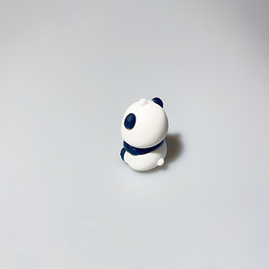 Llavero de la Fortuna con Panda Jugando al Mahjong para Atraer la Riqueza - Colgante para Llaves de Coche, Adorno Decorativo para Mochila Hecho de PVC o Resina - Product Image 4