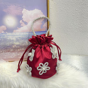 Borsa a secchiello in <span class=keywords><strong>raso</strong></span> fatta a mano con lettera di strass e diamanti con catene di perline da donna scintillante pochette da sera - Product Image 1