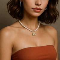 Collier Ras du Cou Personnalisé en Or, Argent et Perles avec Pendentif Lettre Initiale A-Z Pavé Effet Bulle pour Femme