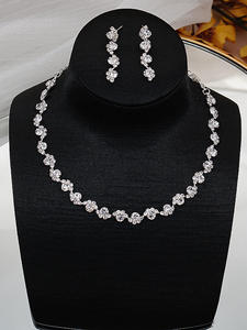 Juego de Joyería de Aleación de Zinc Plateada en Plata de 2 Piezas JOMTY Romántico para Mujer al por Mayor - Aretes, Pulsera/Collar con Diseño de Estrellas, Sol y Luna - Product Image 2