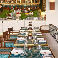 Meubles de restaurant au design 3D personnalisé Ensemble de sièges de stand de café Tables et chaises en bois pour restaurant moderne Projet hôtelier