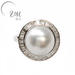 Anillo de Boda y Aniversario UM Jewelry de Oro Sólido de 18K con Engaste de Bisel, Perla Blanca del Mar del Sur de 11.5mm y Diamante Corte Baguette NGTC - Product Image 1