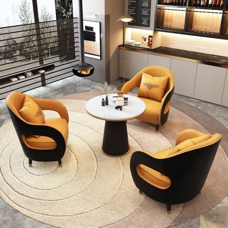 โต๊ะและเก้าอี้ 3 ตัว, สีเลือกได้