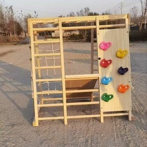 Équipement d'entraînement sensoriel en bois pour enfants de 4 à 6 ans avec mur d'escalade et échelle, structure de jeu intérieure - Product Image 1