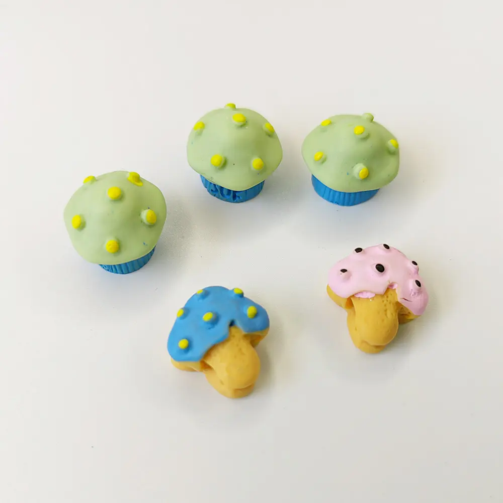 प्यारा कला आइटम कृत्रिम मशरूम कुकीज़ डिजाइन बच्चों खाद्य खिलौनों के लिए flatback राल cabochons