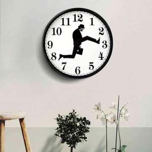 Britse Komedie Geïnspireerde Bediening Van Gekke Wandeling Wandklok Komiek Home Decor Nieuwigheid Muur Horloge Grappig Lopende Stille Klok - Product Image 2
